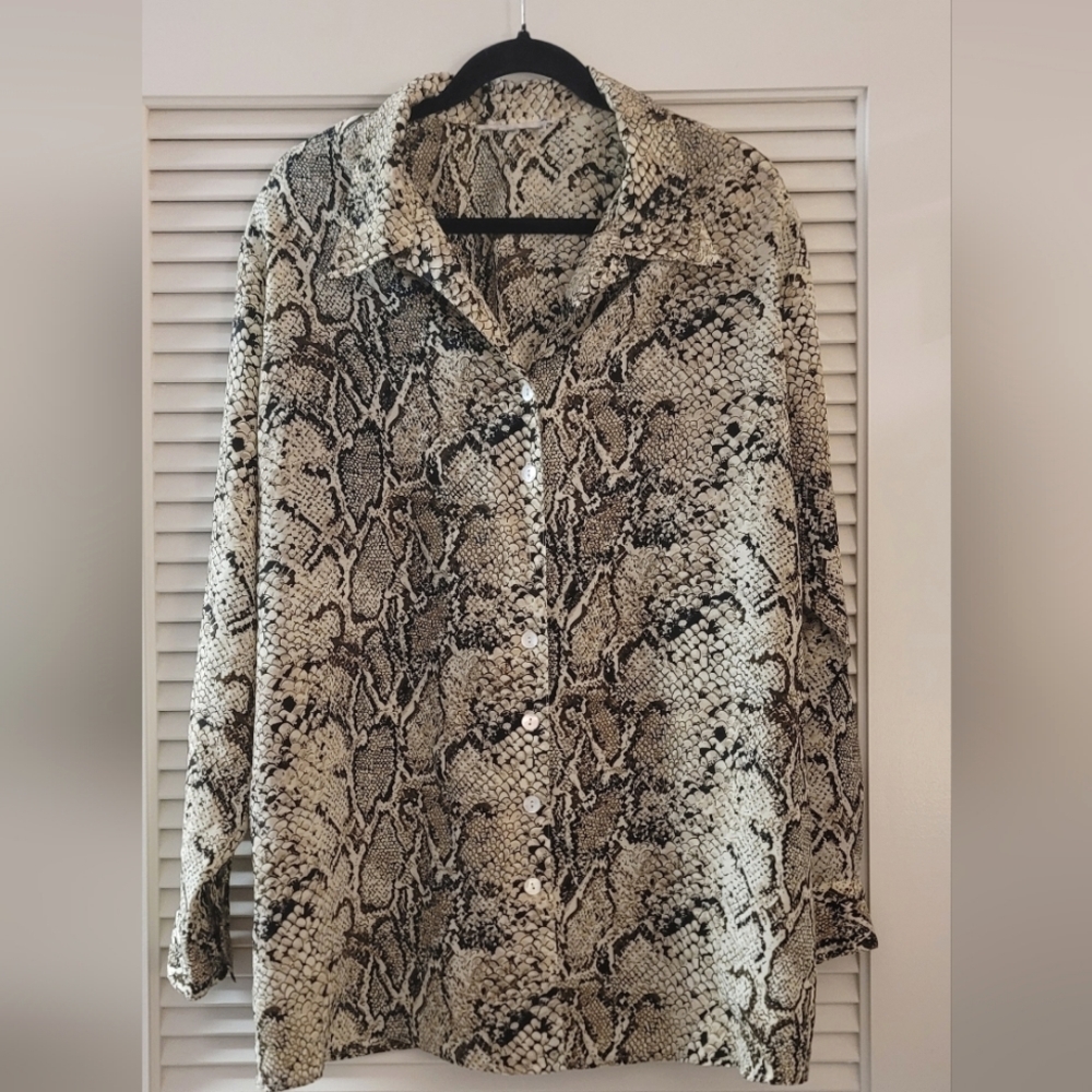 (Plus Size) Snakeskin Print  Long-Sleeve Button Long-Sleeve Top